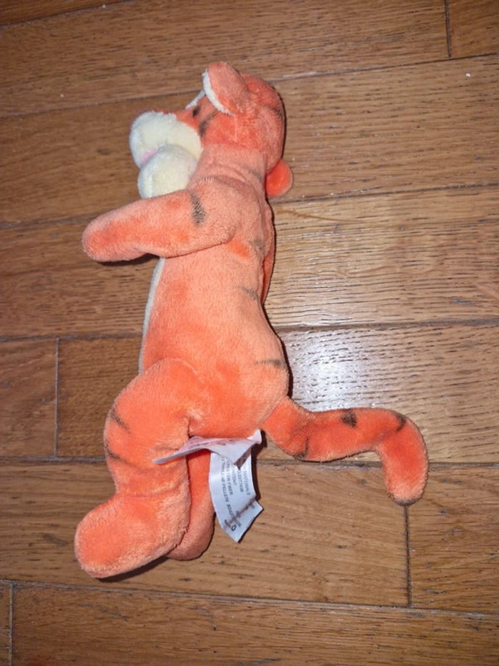 Peluche Tigrou Disney store - photo numéro 2