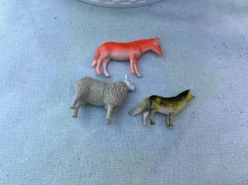 Lot de 3 animaux miniatures en excellent état.