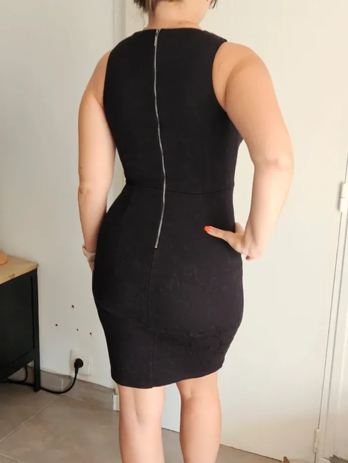 Robe noire cintrée - photo numéro 4