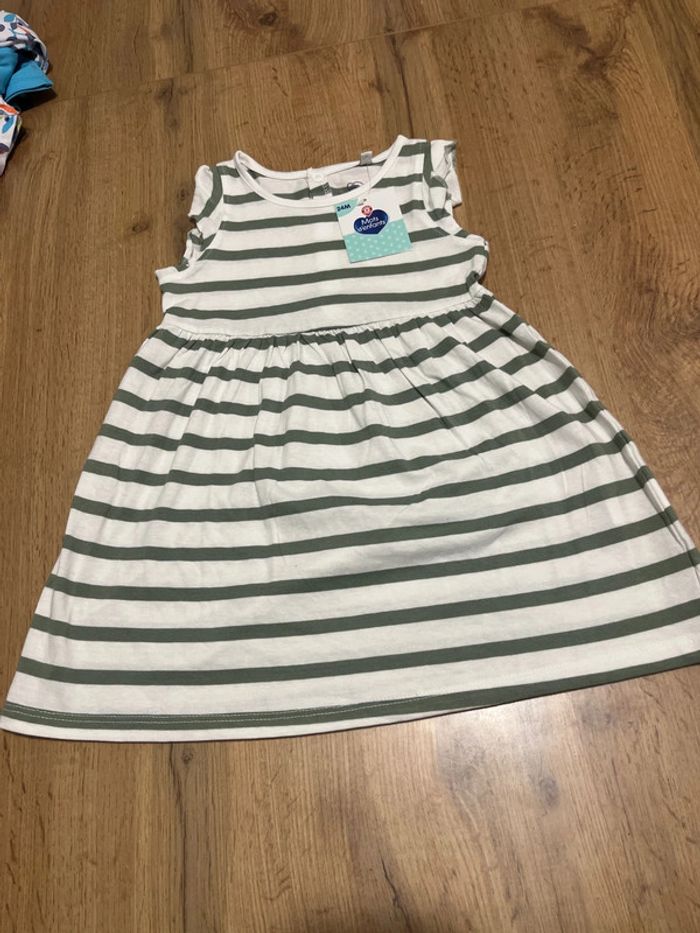 Robe été fille 24mois neuve