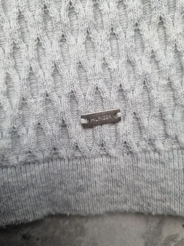 Pull gris Tommy Hilfiger – Taille M Femme (mesures en photos) - photo numéro 7
