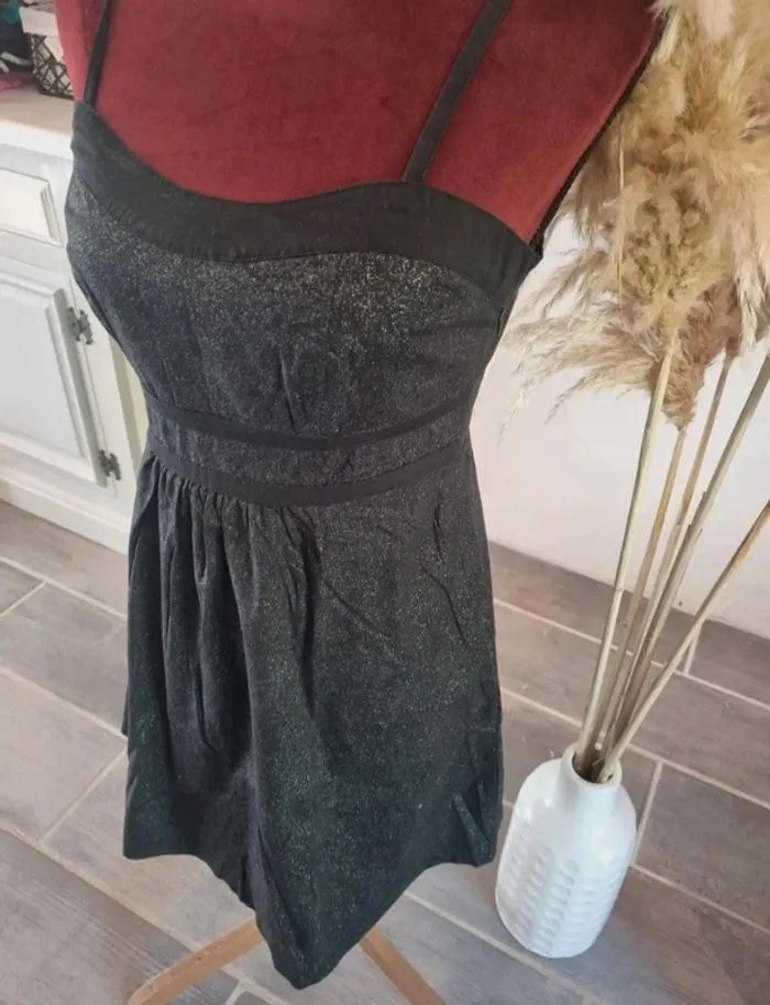 Jolie robe noir pailleté femme 🚺 36 - photo numéro 3