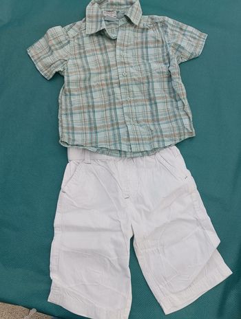 Ensemble pantacourt et chemise taille 2 ans en très bon état
