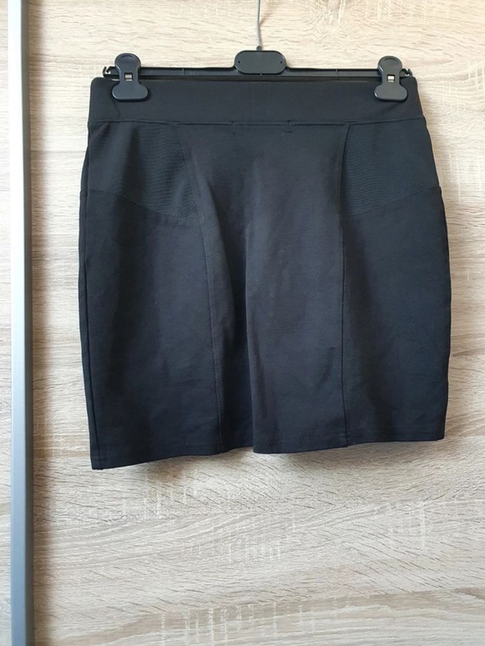 Jupe noire - photo numéro 2