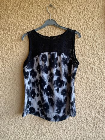 Top haut à dentelles taille 40