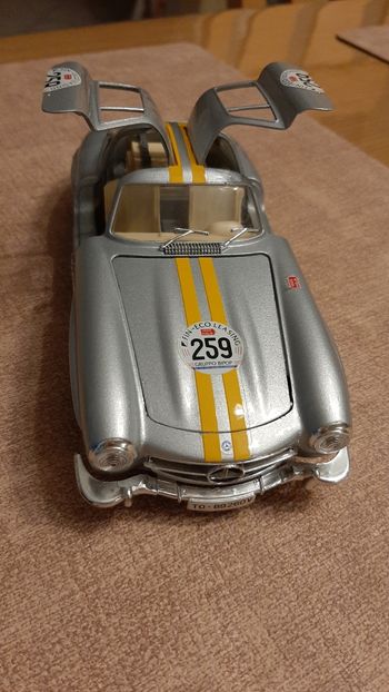 Voiture 1/24