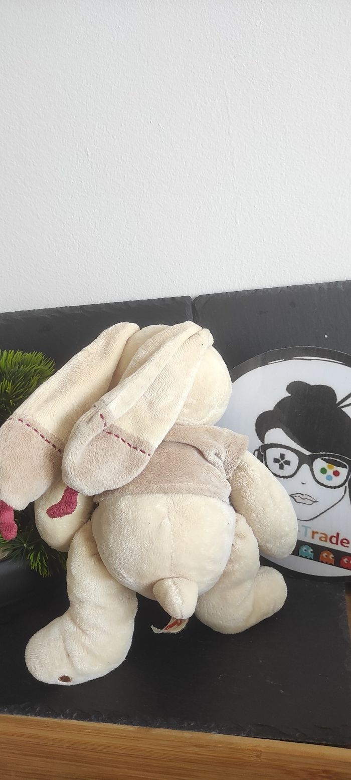 doudou peluche lapin bastien beige marron jaune rouge nicotoy ancien Gilet Blanc - photo numéro 3
