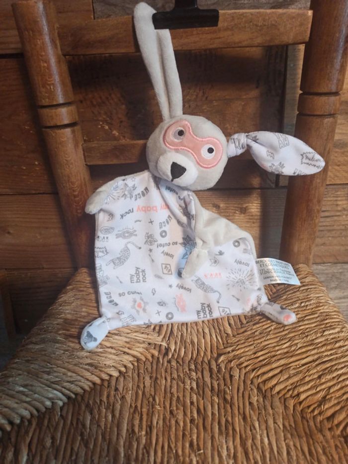 Doudou IKKS lapin masque tbe - photo numéro 2