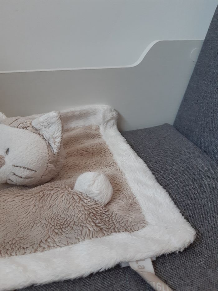 Doudou plat chat 🐱 blanc La Galleria - photo numéro 3