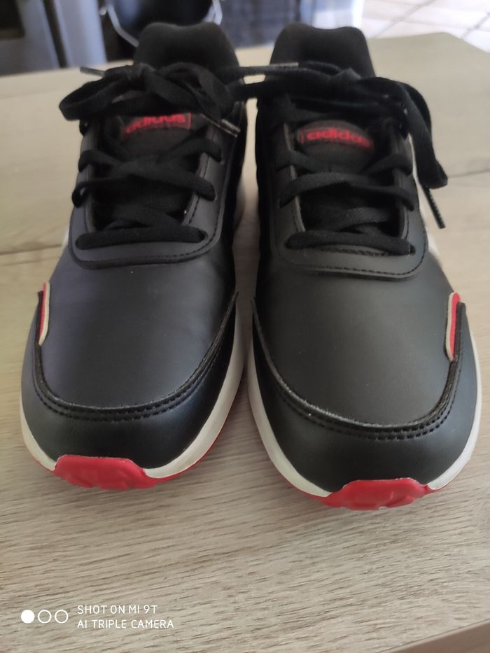 Paire de baskets Adidas garçon pointure 36 - photo numéro 3