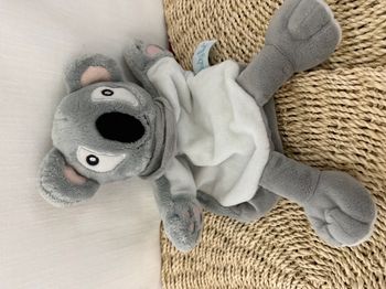 DOUDOU MARIONNETTE KOALA GRIS BLANC ROSE FOULARD NATURE BABY NAT