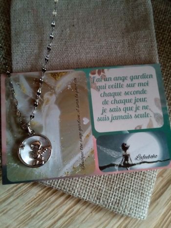 Collier médaillon ange nacre + carte