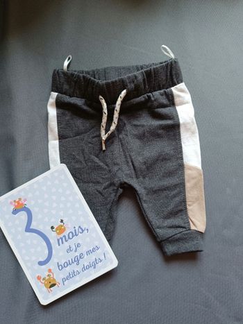 Bas de jogging gris 🦕 Taille 2/3 mois