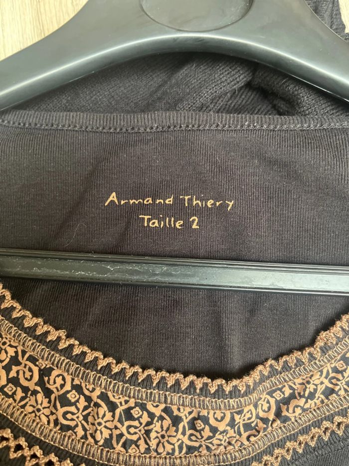 T- shirt noir Armand Thiery taille 2 - photo numéro 5