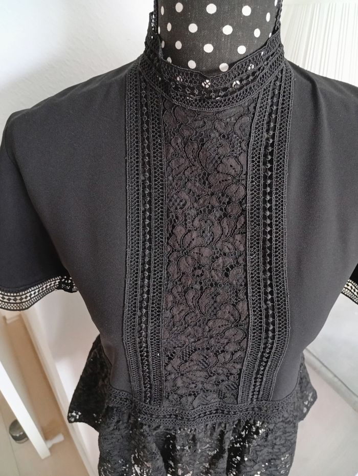Blouse noire avec dentelle. Zara 34 - photo numéro 4