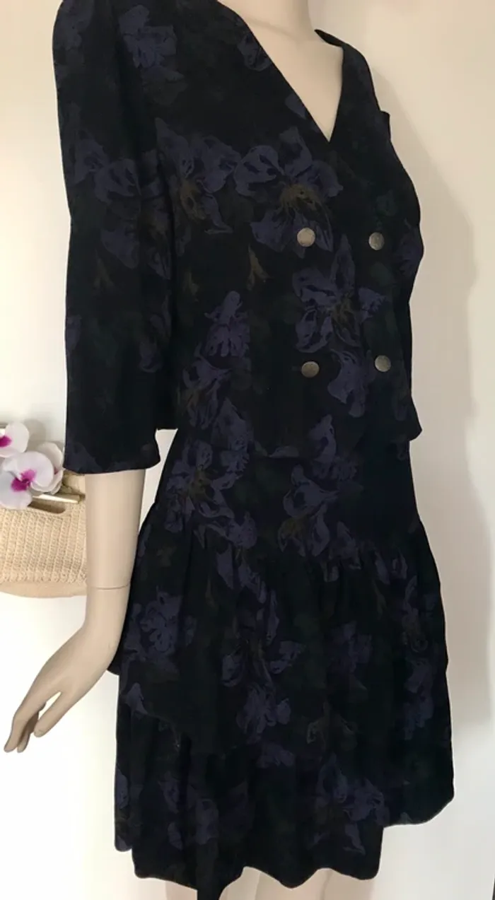Ensemble jupe et veste tailleur noir et violet - photo numéro 5