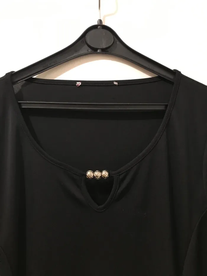 Robe noire col rond demie manches jusqu’au genoux T.U - photo numéro 3
