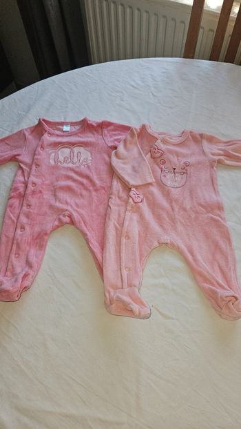 Lot de 2 pyjamas fille- Taille 1 mois - Tout doux et adorables!