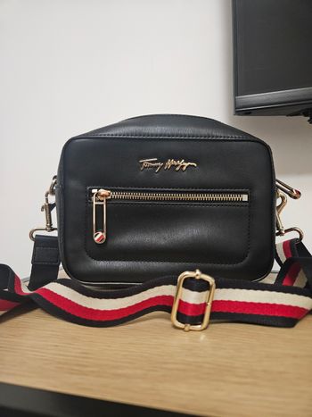 Sac bandoulière tommy hilfiger femme a peine porté