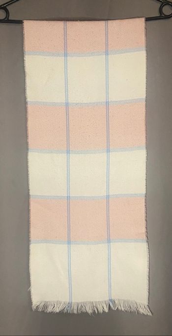 Écharpe à carreaux rose,bleu et blanche