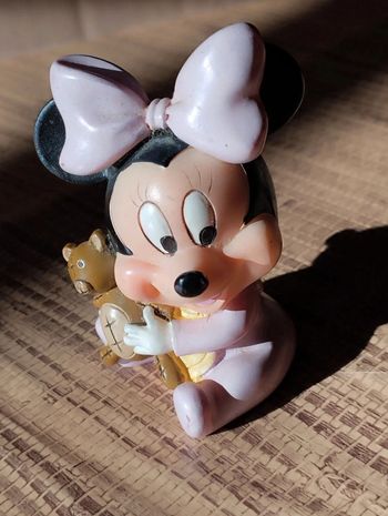Minnie et son doudou Disney