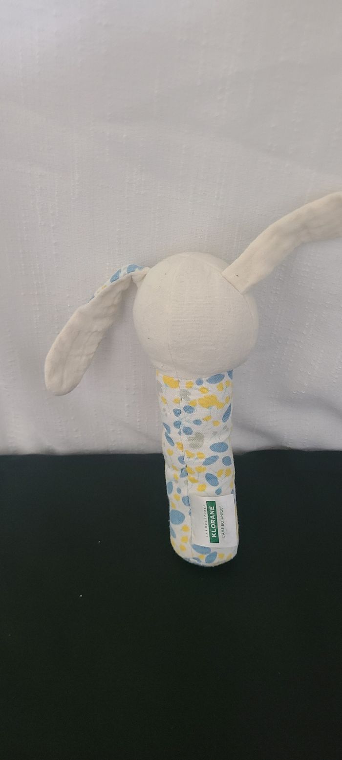 Doudou baton lapin blanc écru bleu jaune tissu KLORANE BOTANIQUE - photo numéro 2