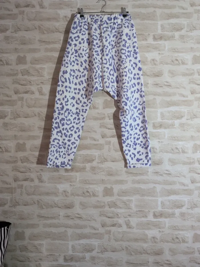 Pantalon style Sarouel imprimé léopard violet - photo numéro 3
