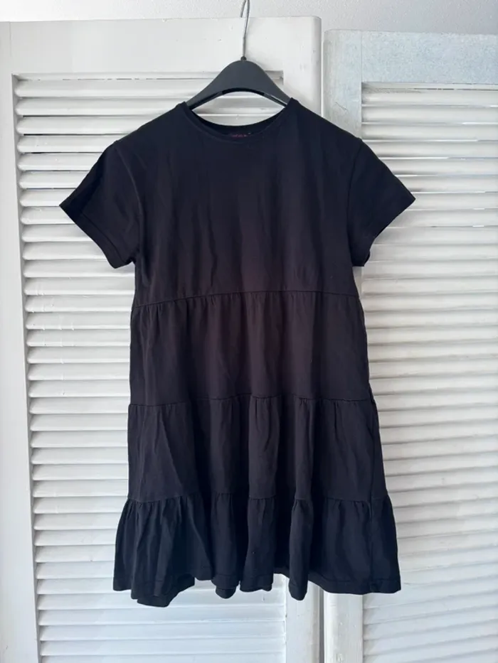 Robe noire évasée