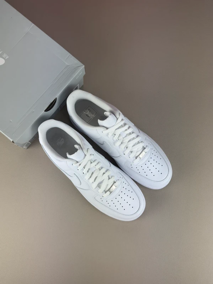 Nike Air Force 1 Low ’07 Blanche 39 - photo numéro 4