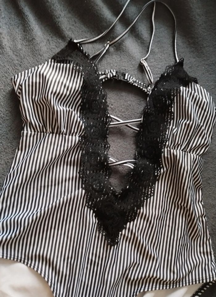 Maillot de bain à dentelle - photo numéro 2