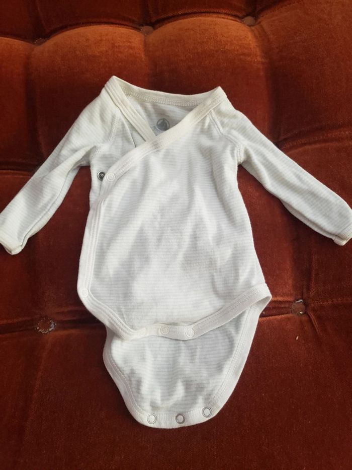 Lot de 6 bodies 4 petit bateau manches longues et 2 sans marques offerts - photo numéro 3
