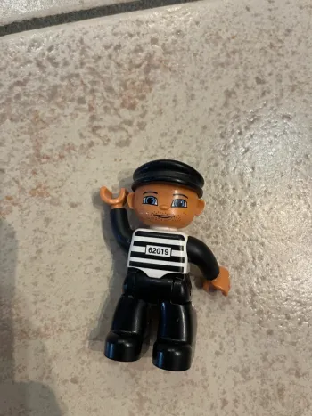 Petite figurine Lego Duplo prisonnier