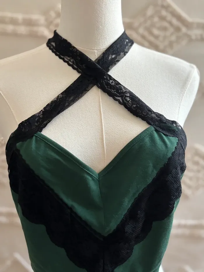Top court vert sapin à dentelle noire – effet lingerie croisé cou – Romwe M/38 - photo numéro 6