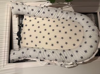 Cocon Nid Bébé / Réducteur de lit – MODA – étoiles gris