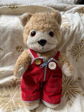 Peluche vintage ancien chat ours beige Salopette rouge boutons Playskool 30 cm 1979 MB France