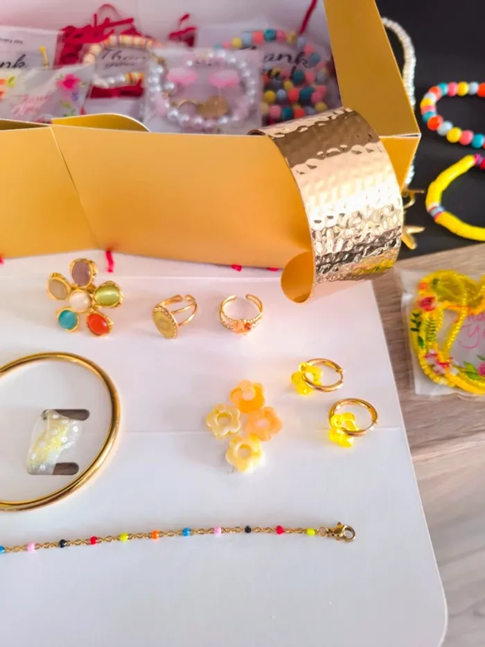 Lot de 20 bijoux dorés et jaunes - photo numéro 13