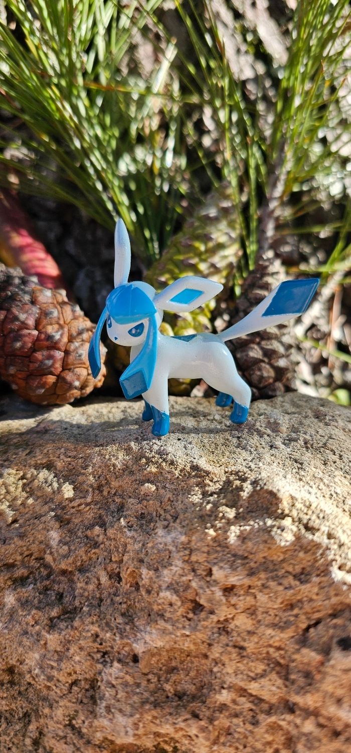Super figurine Pokemon Nintendo tomy Évolution de Évoli Givrali - photo numéro 2