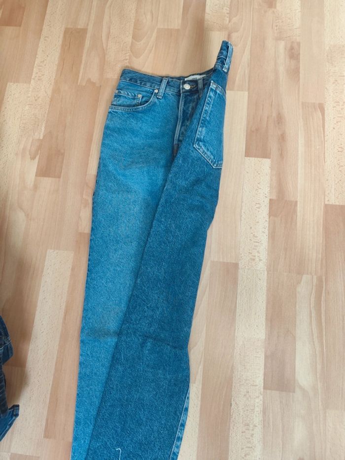 Jean un peu large bicolore Mango taille 34 bleu effiloché en bas - photo numéro 2