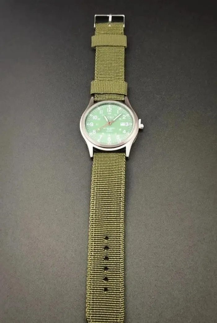 Montre verte, nylon, aiguilles phosphorescentes - photo numéro 3