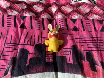 Figurine lapin crétin