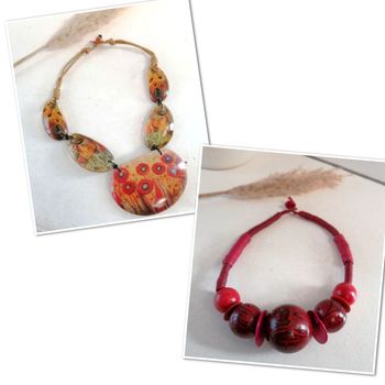 Lot de 2 colliers grosses pierres plates et boules