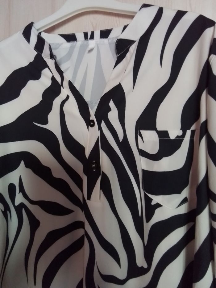 Blouse NEUVE  46/48 - photo numéro 2