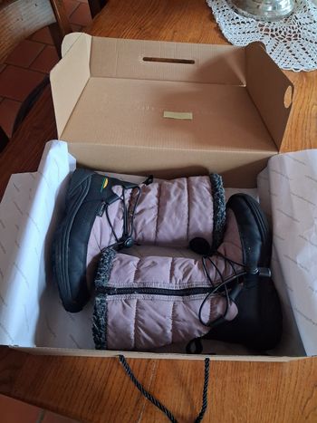 😷bottes après ski T31 Chlorophylle mauve neuf 