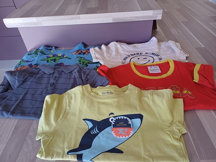 5 tee shirts garçons Taille 5 ans