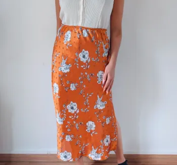 Jupe longue satinée orange fleuri taille élastique bohème moderne estivale taille 40
