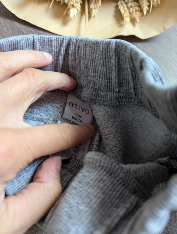 Jogging 36 mois en très bon état - photo numéro 2