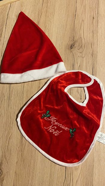 Lot bonnet et bavoir de noël
