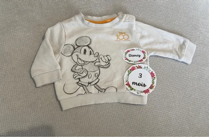 Pull Disney Mickey 3 mois très bon état