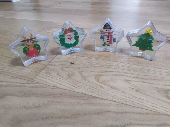 Lot de 4 boules à neige de Noël en forme d'étoile