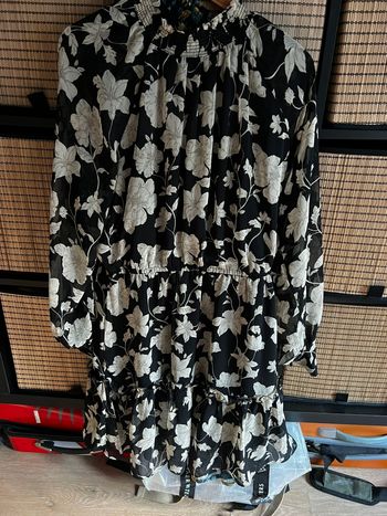 Robe fleurie noir beige Mango XL neuve